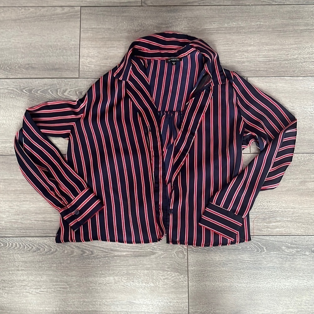 XS106 Dynamite button down crop blouse
